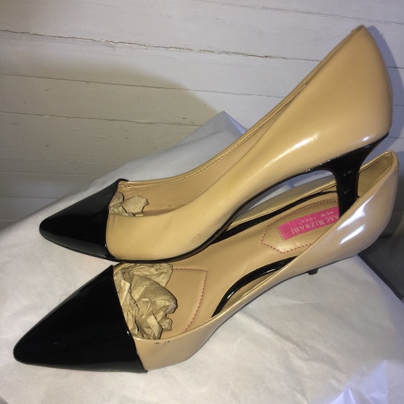 Isaac Mizrahi Pointy Cap Toe Heels Nude & Black - Picture 5 of 8